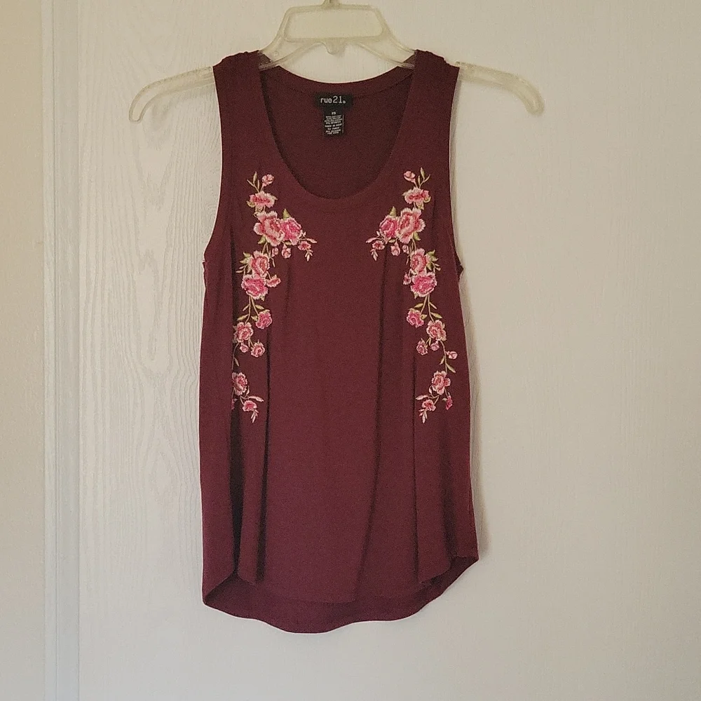 🟣 Maroon floral tank top - Picture 1 of 3